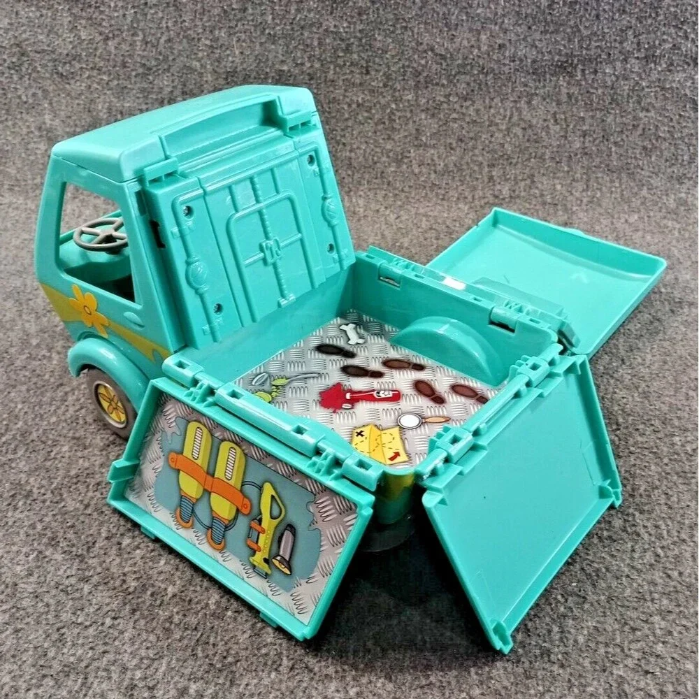 Hanna Barbera Scooby Doo The Mystery Machine Van Unfolds by Character Options